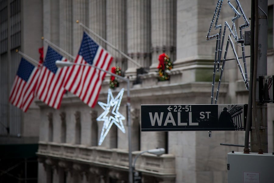 Stocks retreat on deepening anxiety over global economy