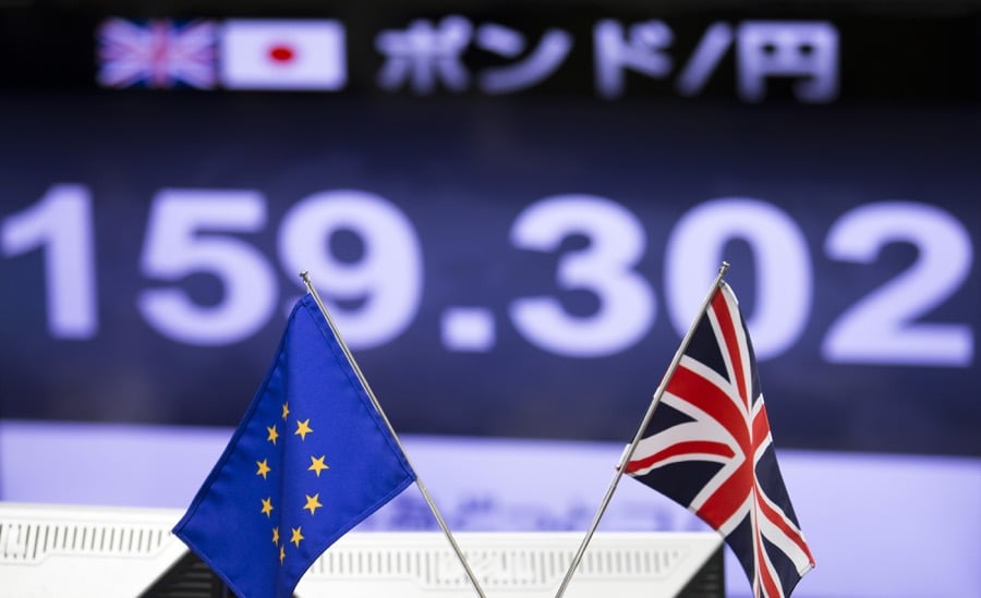 U.S. stock futures tumble with global markets on surprise Brexit results
