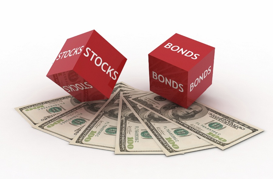 Bond bears licking their wounds as stock funds lag amid low-interest rates