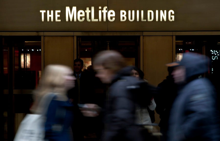 MetLife to reduce costs 11%, cut jobs