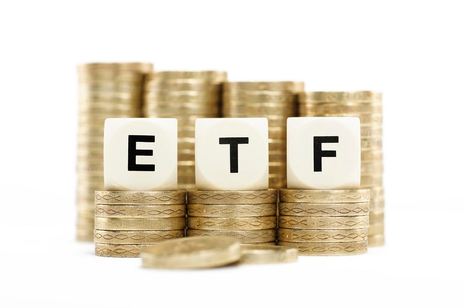 Investors shovel $4 billion into U.S. stock ETFs
