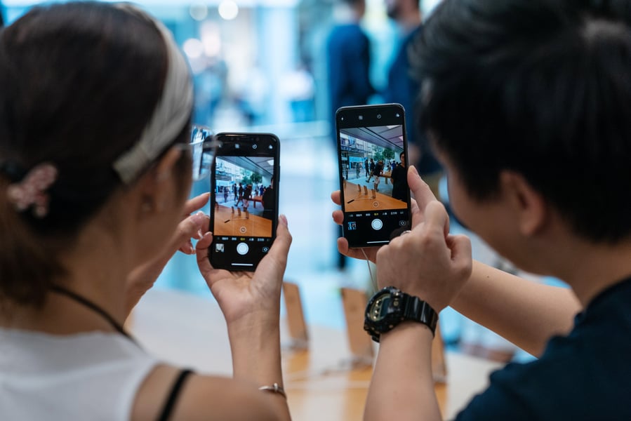 Apple stock plunge sends shudder through rest of U.S. economy