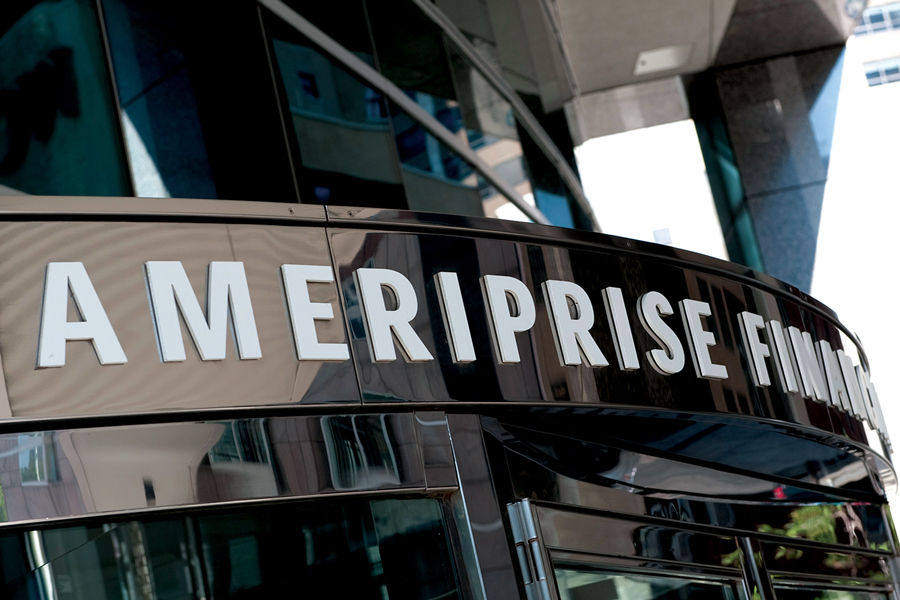Ameriprise to open bank with up to $2.5 billion in client deposits