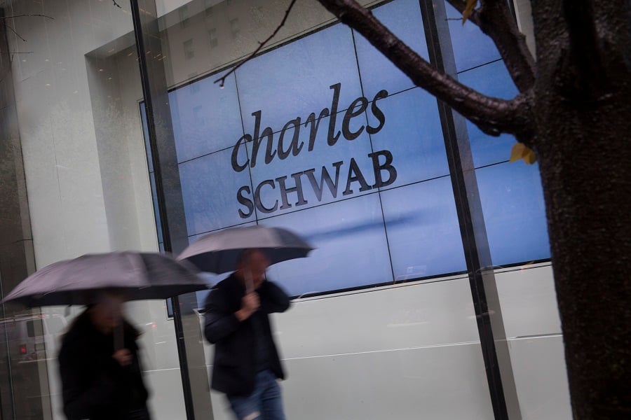 Schwab pledges to play nice with smaller RIAs