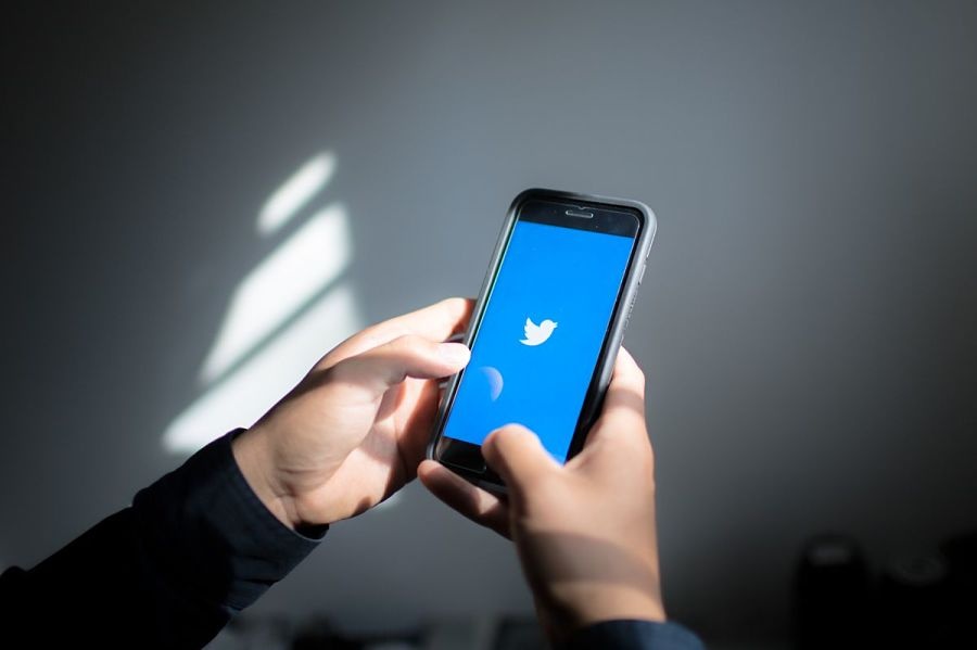 Should celebrity profiles be considered investment advice?