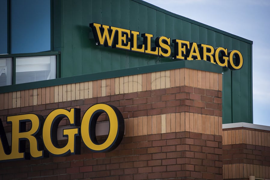 Wells Fargo loses more than 450 advisers in 2019