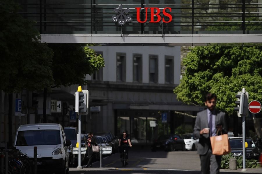 UBS to boost fixed pay, cut bonuses