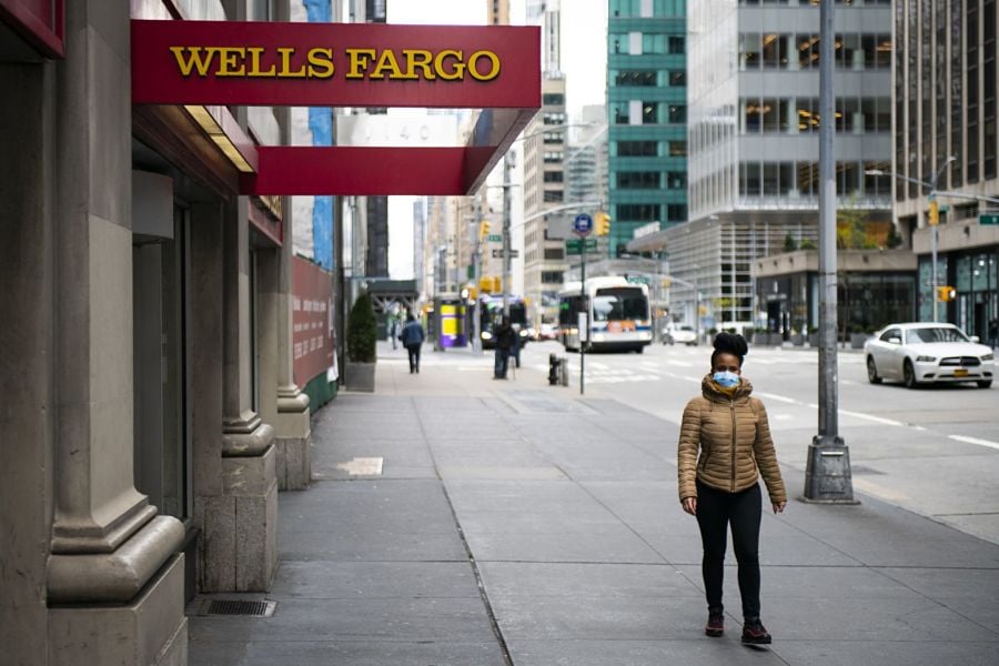 Wells Fargo reports another sharp annual decline in advisers