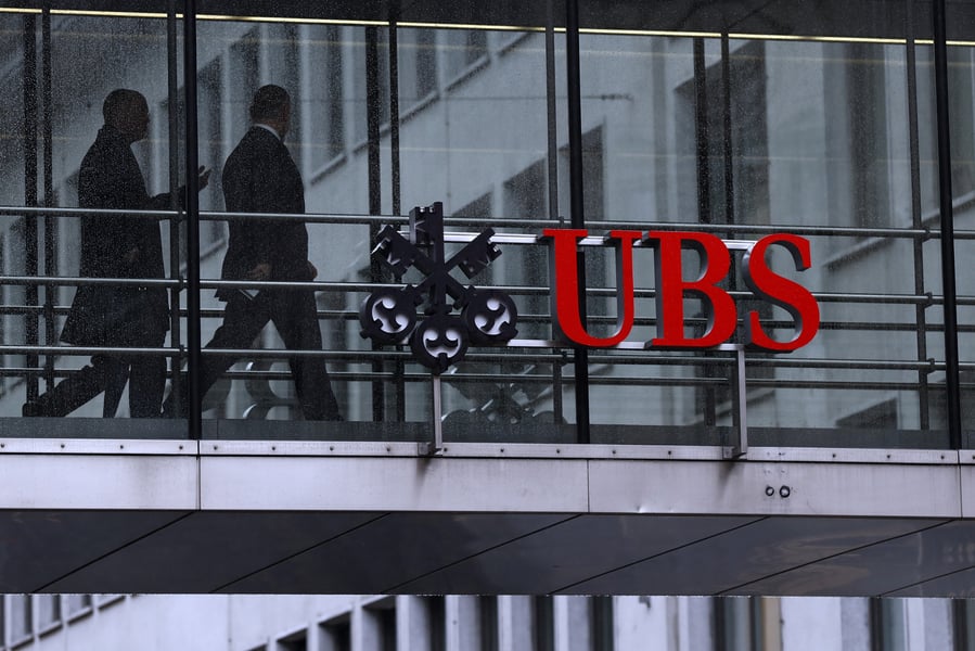 Adviser count down, profit up at UBS