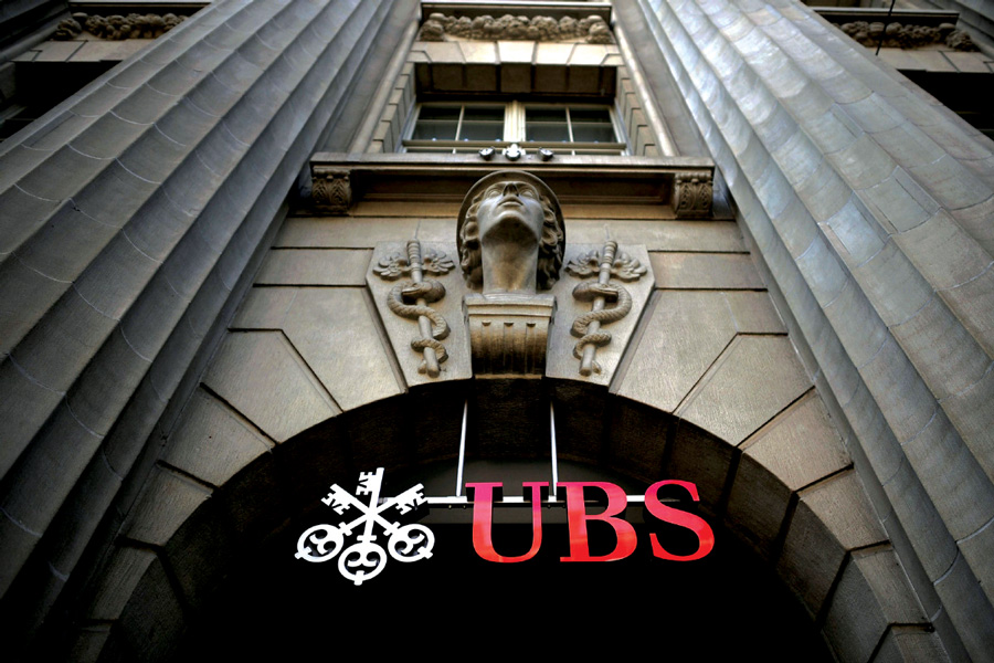 UBS assets and fee income surge in Q2