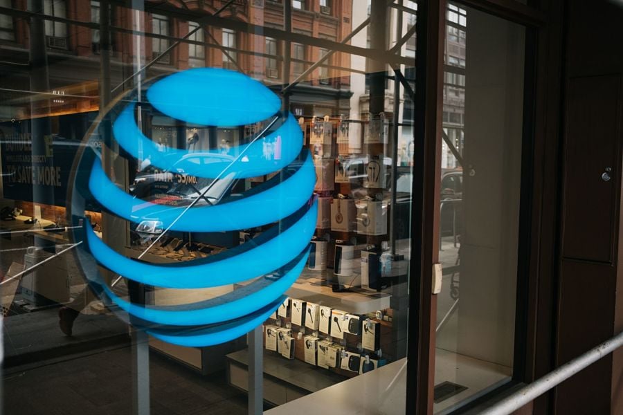 AT&T fends off 401(k) fee suit