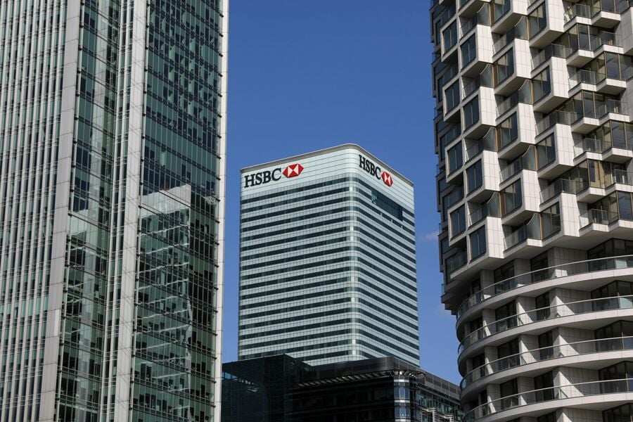 HSBC commits to slashing carbon footprint in capital markets