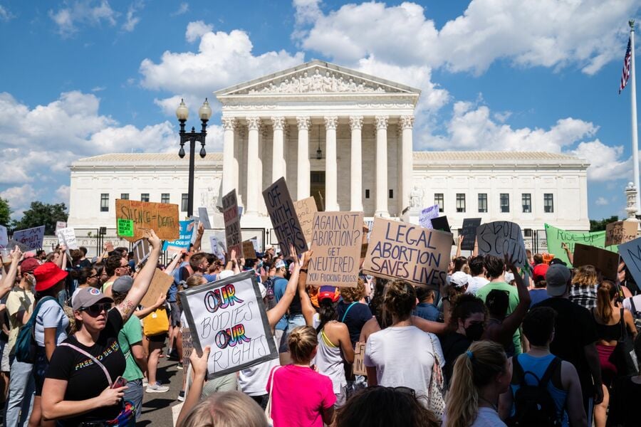 Roe v. Wade highlights how some advisers navigate controversial issues on social media