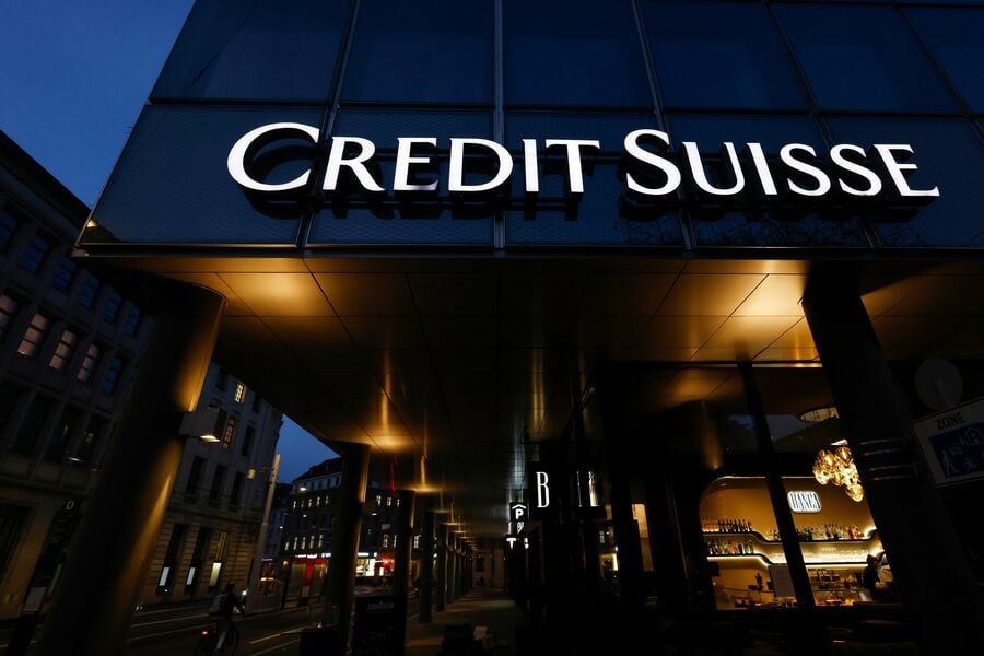 Credit Suisse stock sinks on restructuring plan