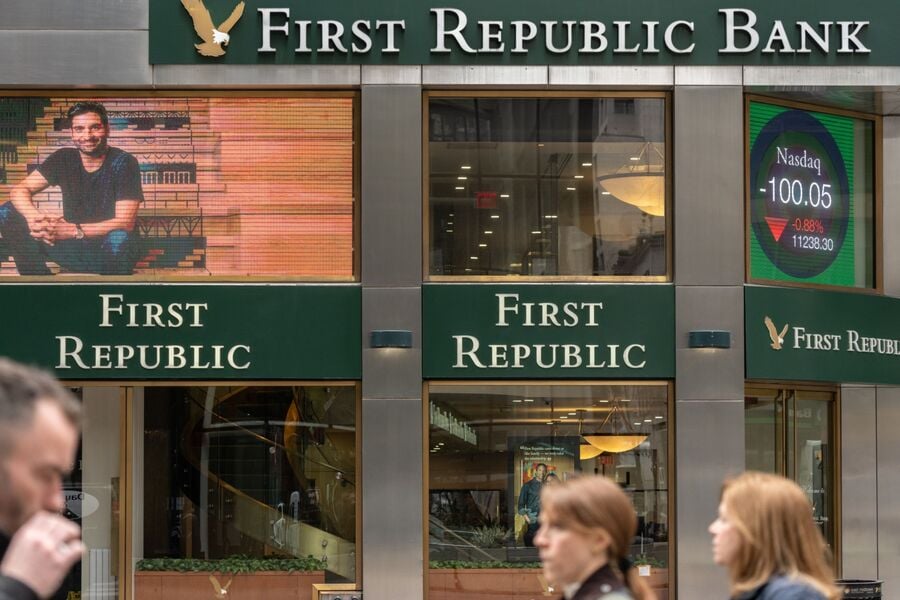 FDIC asks banks for final bids on First Republic by Sunday