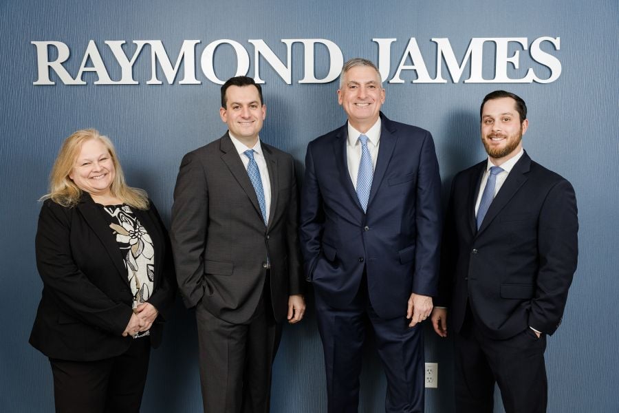 Raymond James snags $435M Merrill Lynch team