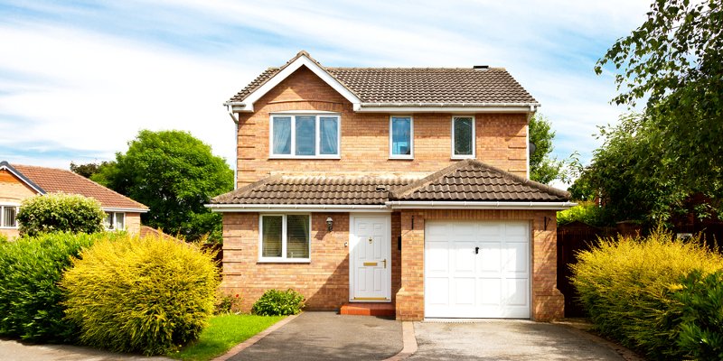 The price of detached houses rose by £125,000 in the last decade