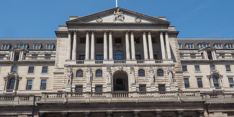 Bank votes to hold base rate by 7-2