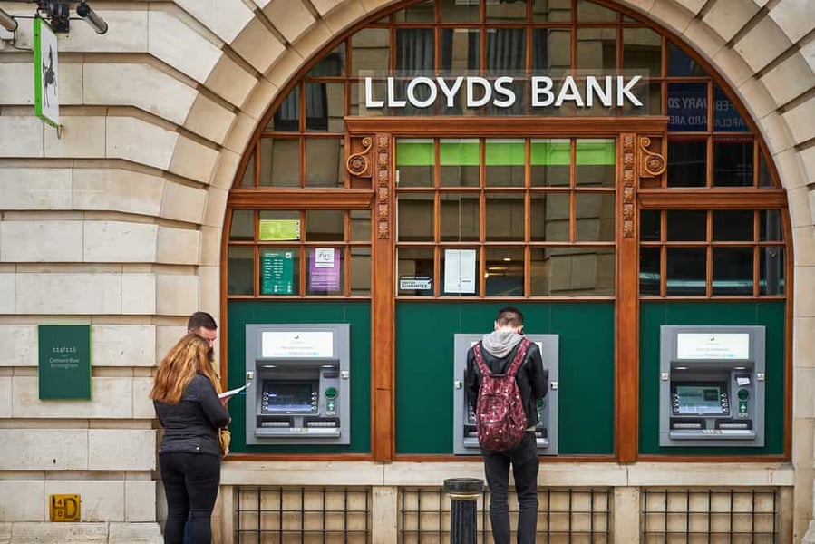 Lloyds to purchase 50,000 UK homes