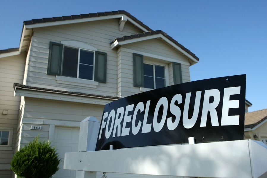 Delinquencies jump, foreclosures at new low