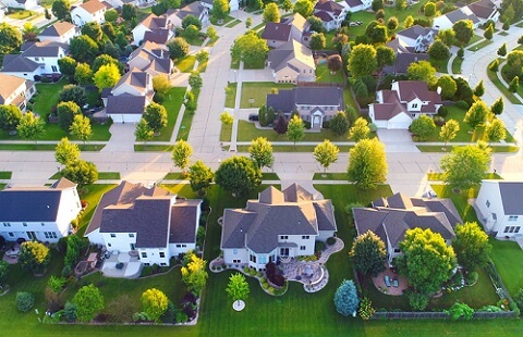 White, minority neighborhoods see home-equity gap widen