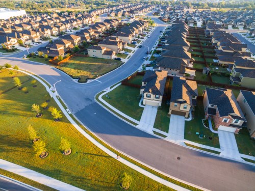 Capital Economics: Slowing economy holds back housing market activity