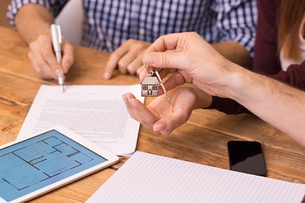 Mortgage app volume increases as refi share slips