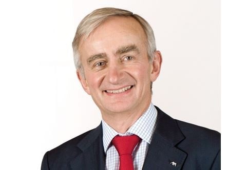 AXA chair to take on top insurance position