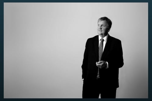 Veteran insurance lawyer re-admitted to independent bar