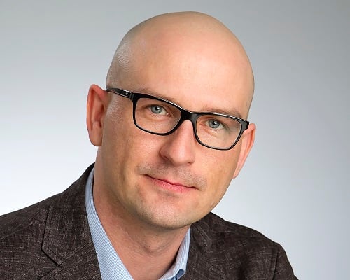 This former broker never met a client in person