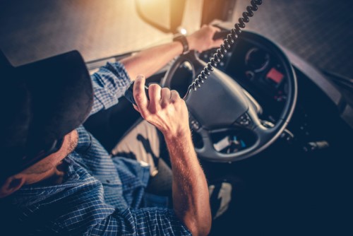 Manitoba to consult on mandatory entry-level training for truck drivers