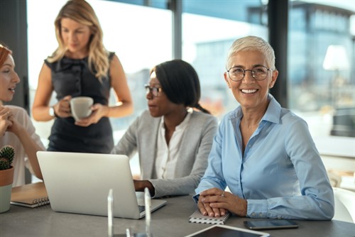 Quesnay and Farmers Insurance launch women in insurtech competition
