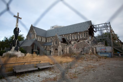 Christchurch cathedral should be repaired, says government report