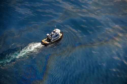 More than 250,000 litres of oil spilled off the coast of NL