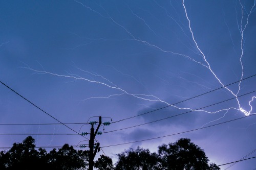 Storm leaves 170,000 in Quebec without power