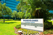 Raymond James dips toe into commission-free trades