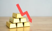 Gold eases back as havens reverse despite conflict