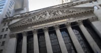 U.S. economy reclaims post as global growth engine