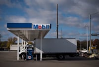 Hedge fund bulls go big on oil