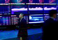 Global bets sink hedge funds