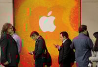 Samsung threat has analysts souring on Apple