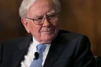Warren Buffett gives up on Exxon as oil prices slide