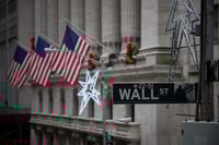 Stocks retreat on deepening anxiety over global economy