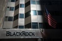 Pay rule may give BlackRock recruiting boost over JPMorgan