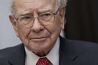 Warren Buffett rips Donald Trump on tax returns and bankruptcies