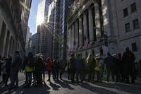 Ultra-rich seek loans in preparation for market downturn