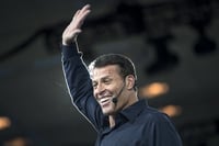 Retirement plan provider sticks with embattled celeb Tony Robbins