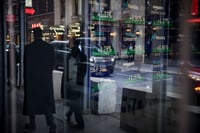 Stock investors make $6 billion bet on S&P 500 ETFs