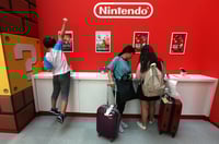 Airports open virtual-reality, video game lounges