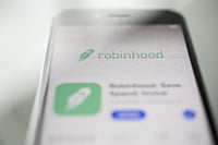 Robinhood offers some clients $15 credit after outages